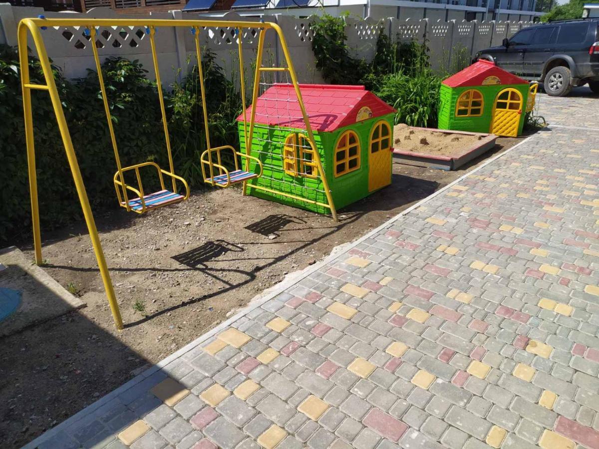 Гостиница "Атлант" Zaliznyi Port Exteriör bild